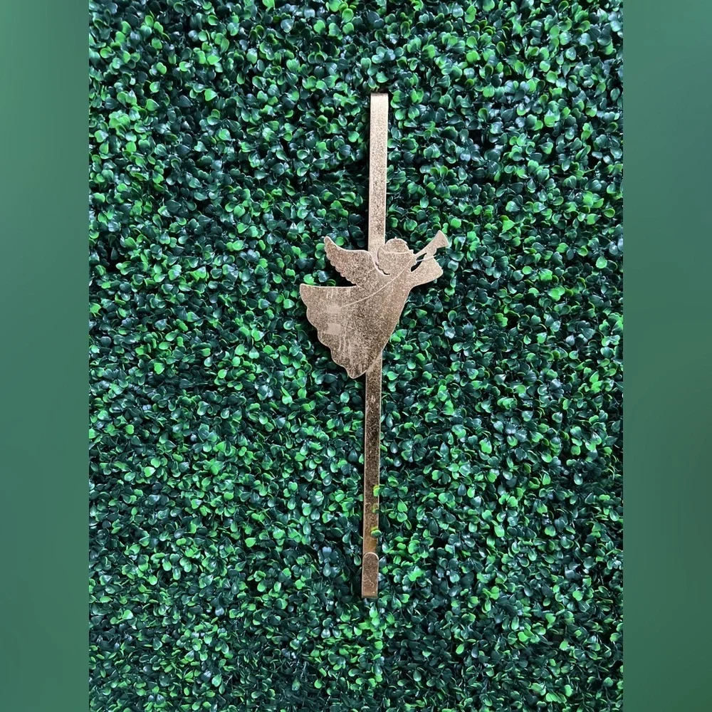 UNBRANDED |  Holiday Wreath Holder
